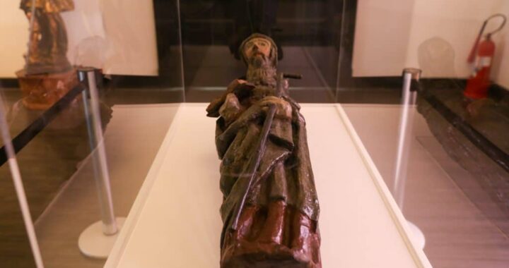Palácio dos Bandeirantes expõe escultura de São Jerônimo restaurada