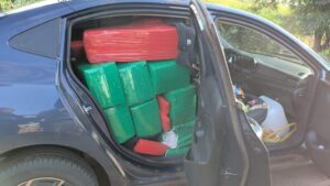 Carro com 700 kg de maconha é apreendido pela Polícia Rodoviária no interior de São Paulo