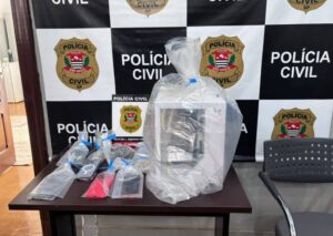 Polícia de SP faz operação que mira esquema de desbloqueio ilegal de celulares roubados em Ribeirão Preto