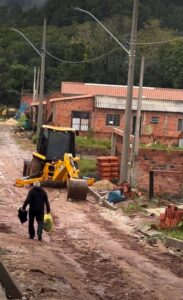 Sonho antigo dos moradores, rede de esgoto começa a chegar a bairros do município de Buri: “Fico até arrepiado, daqui para frente vai ser melhor ainda”