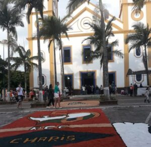 Cidades do Vale do Paraíba celebram Corpus Christi com tapetes, procissões e atrações culturais