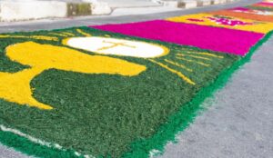 Entre tapetes coloridos, música e fé, Corpus Christi movimenta a região metropolitana de São Paulo