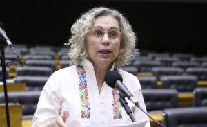 Projeto estabelece diretrizes para fortalecer atuação de enfermeiras obstétricas no SUS