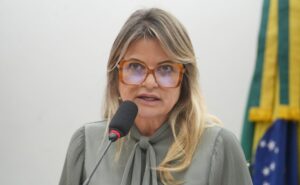 Comissão aprova política nacional para promover autonomia e segurança financeira da mulher
