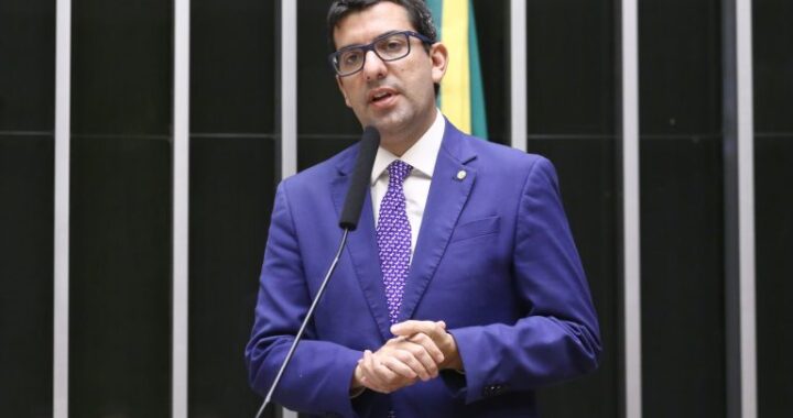 Comissão aprova redução gradual de microplásticos em cosméticos e itens de higiene