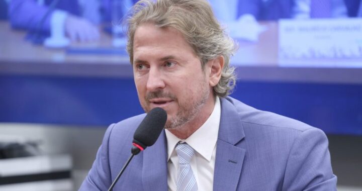 Comissão aprova diretrizes para incentivar trabalho voluntário e solidariedade na educação