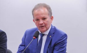 Comissão aprova piso salarial de R$ 10 mil para médicos-veterinários e zootecnistas