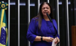 Comissão aprova projeto que cria programa de distribuição de livros para crianças de até 6 anos