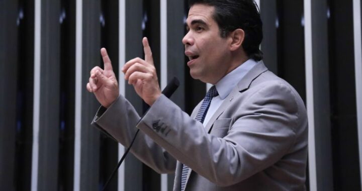 Comissão aprova diretriz de mobilidade urbana para profissionais da educação básica e superior