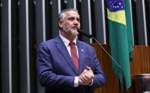 Projeto cria auxílio financeiro para vítimas de violência doméstica