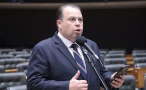 Projeto prevê adaptação de concursos e exames para pessoas idosas