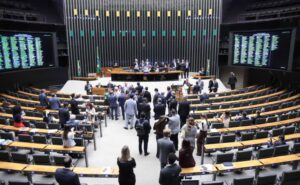 Câmara aprova regime de urgência para 18 projetos