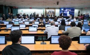 Comissão de Constituição e Justiça aprova propostas com homenagens a cidades, eventos e figuras históricas