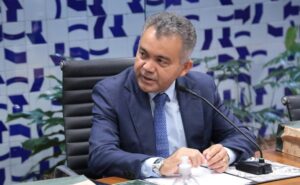 Comissão aprova aumento de integrantes dos conselhos regionais de Biologia e Biomedicina