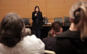 Grupo de trabalho apresenta nesta terça-feira relatório sobre crimes motivados por misoginia