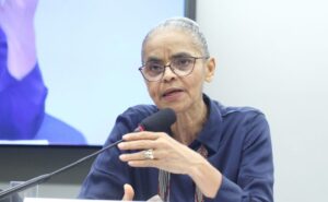 Ambientalistas e governo apontam mudanças econômicas e culturais para a substituição do petróleo