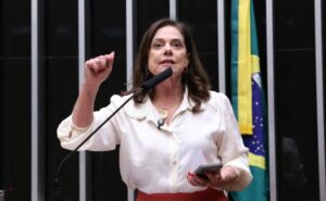 Relatora afirma que esteticistas devem ser consideradas profissionais de saúde; ouça a entrevista