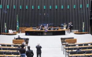 Câmara aprova projeto que autoriza ensino da robótica na rede escolar