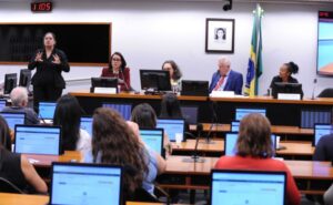 Pais e especialistas pedem política de cuidado para jovens e adultos com autismo