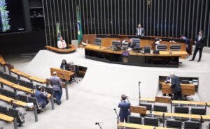 Deputados analisam projeto que autoriza recursos do FGTS para hospitais filantrópicos; acompanhe