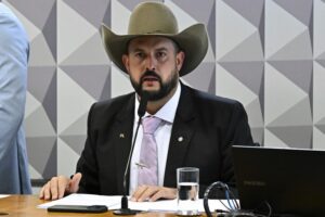 Comissão mista aprova parecer que cria piso salarial para motorista de longa distância