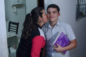 Com estágio, estudantes da rede estadual de SP ajudam mães com as contas de casa