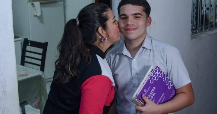 Com estágio, estudantes da rede estadual de SP ajudam mães com as contas de casa 
