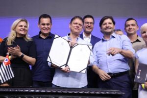 Governo de SP expande apoio a municípios com entregas da Defesa Civil e transporte de pacientes do SUS