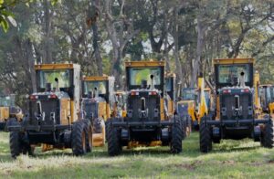 Governo de SP entrega máquinas para ampliar apoio a produtores rurais de 115 municípios