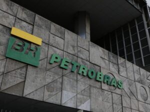 Comissão discute recontratação de demitidos de subsidiárias da Petrobras e da Dataprev