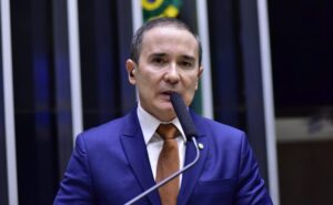 Comissão aprova projeto que prevê pesquisas sobre cuidadores de pessoas com deficiência