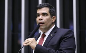 Comissão aprova projeto que permite a municípios inadimplentes manterem convênios com a União
