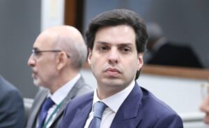 Comissão aprova projeto que define regras para abastecimento de aeronaves em solo