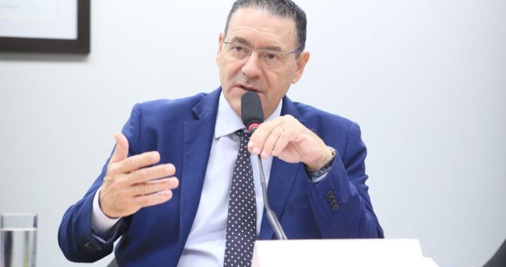 Comissão aprova acesso gratuito a tecnologias de pagamento por aproximação em celulares