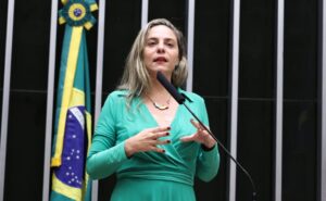 Comissão aprova projeto que prevê multa para quem dificultar matrícula de aluno com deficiência