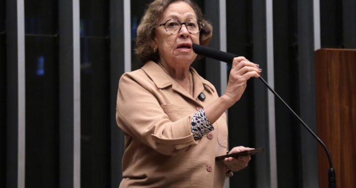 CCJ aprova projeto que obriga uso de hora-aula no cálculo da jornada de professores