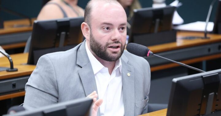 Projeto obriga hotéis a verificar idade de crianças e adolescentes