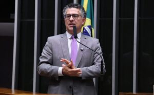 Projeto garante remarcação e desistência de passagens sem multa