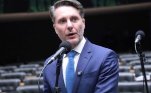 Comissão aprova projeto que proíbe qualquer discriminação contra autistas