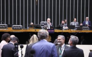 Câmara aprova urgência para projeto que muda a Lei de Crimes Ambientais