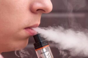 Projeto proíbe venda e publicidade de cigarros eletrônicos no Brasil