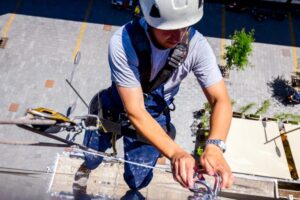 Projeto exige ponto de apoio para manutenção de ar-condicionado em prédios