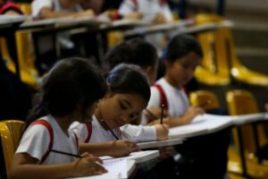 Projeto prevê oferta de coletores menstruais em programa de dignidade menstrual