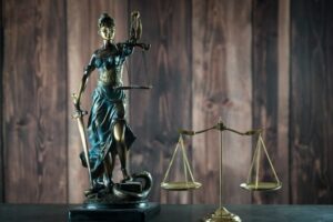 Projeto criminaliza manipulação de inteligência artificial em processos judiciais