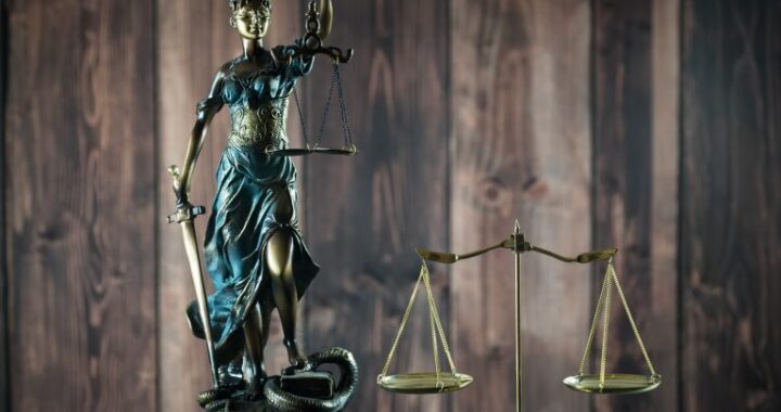 Projeto criminaliza manipulação de inteligência artificial em processos judiciais