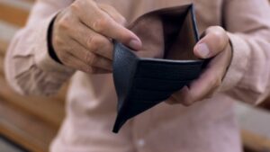 Projeto cria regras para proteger trabalhadores contra superendividamento e assédio financeiro