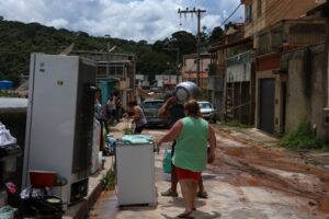 Comissão externa debate políticas de acolhimento para pessoas deslocadas por eventos ambientais