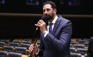 Projeto cria política para proteção de crianças e adolescentes contra conteúdos inadequados
