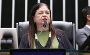 Projeto de lei transforma combate ao feminicídio em política permanente de Estado