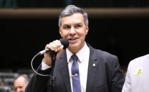 Projeto dobra tempo de serviço contabilizável por policiais e bombeiros militares